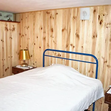 Spacious Family House In Nogueira With Garden