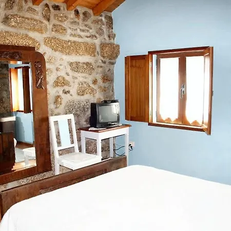 Holiday home Spacious Family House In Nogueira With Garden