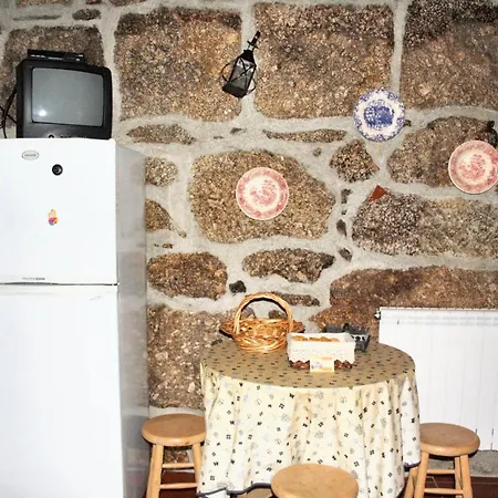 Spacious Family House In Nogueira With Garden *