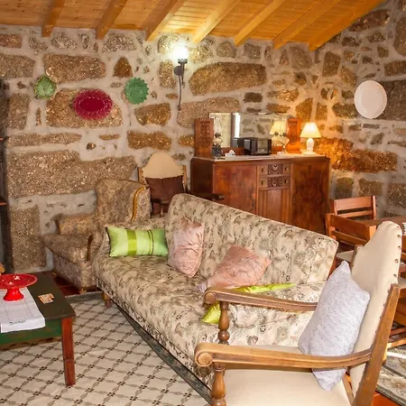 Spacious Family House In Nogueira With Garden Holiday home *