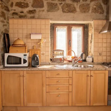 Holiday home Spacious Family House In Nogueira With Garden *