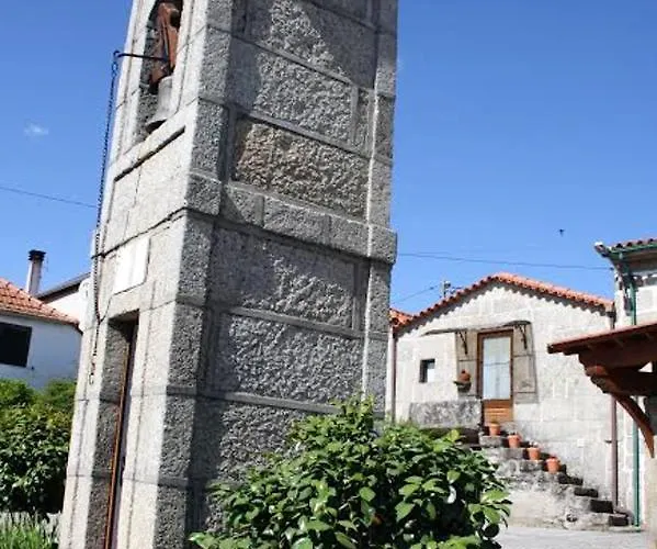 Prázdninový dům Spacious Family House In Nogueira With Garden *