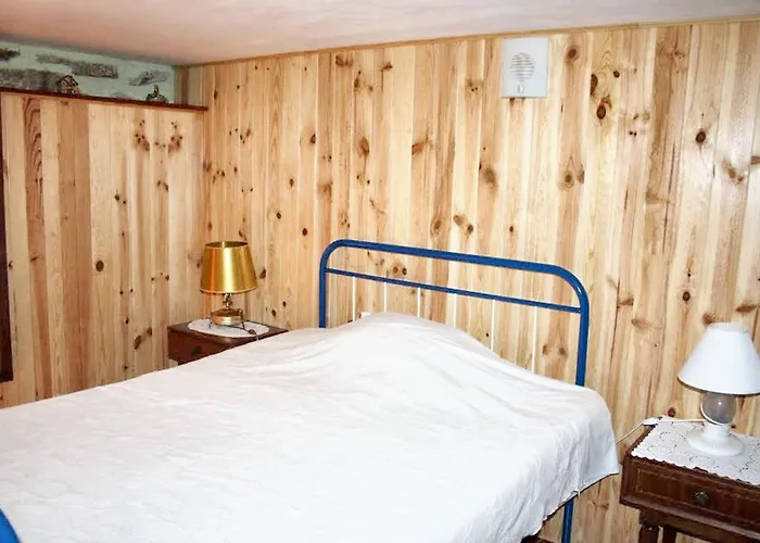 Spacious Family House In Nogueira With Garden