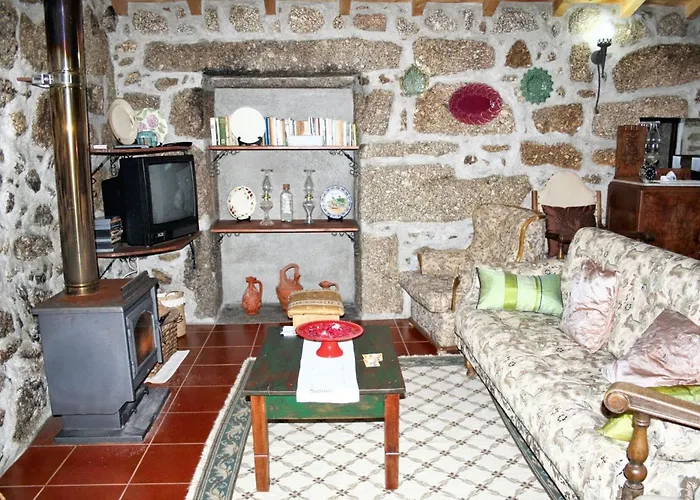 Prázdninový dům Spacious Family House In Nogueira With Garden